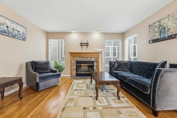 $474,900 | 138 Emerald Drive, Streamwood, IL 60107