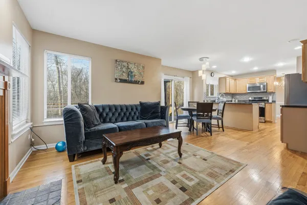 $474,900 | 138 Emerald Drive, Streamwood, IL 60107