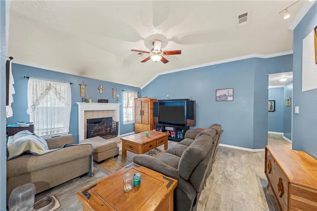 $296,000 | 312 Hedrick Drive, Hewitt, TX 76643