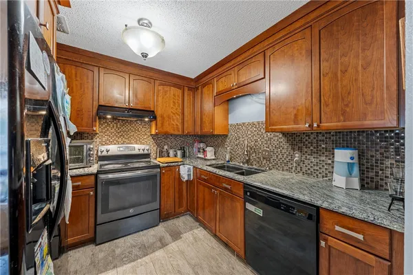 $296,000 | 312 Hedrick Drive, Hewitt, TX 76643