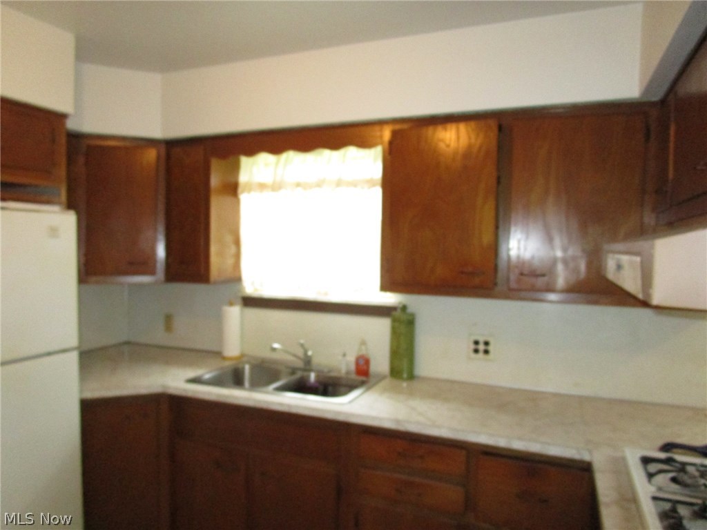 2753 Canfield Road Youngstown, OH 44511 - Photo 7 of 20 Another Kitchen View
