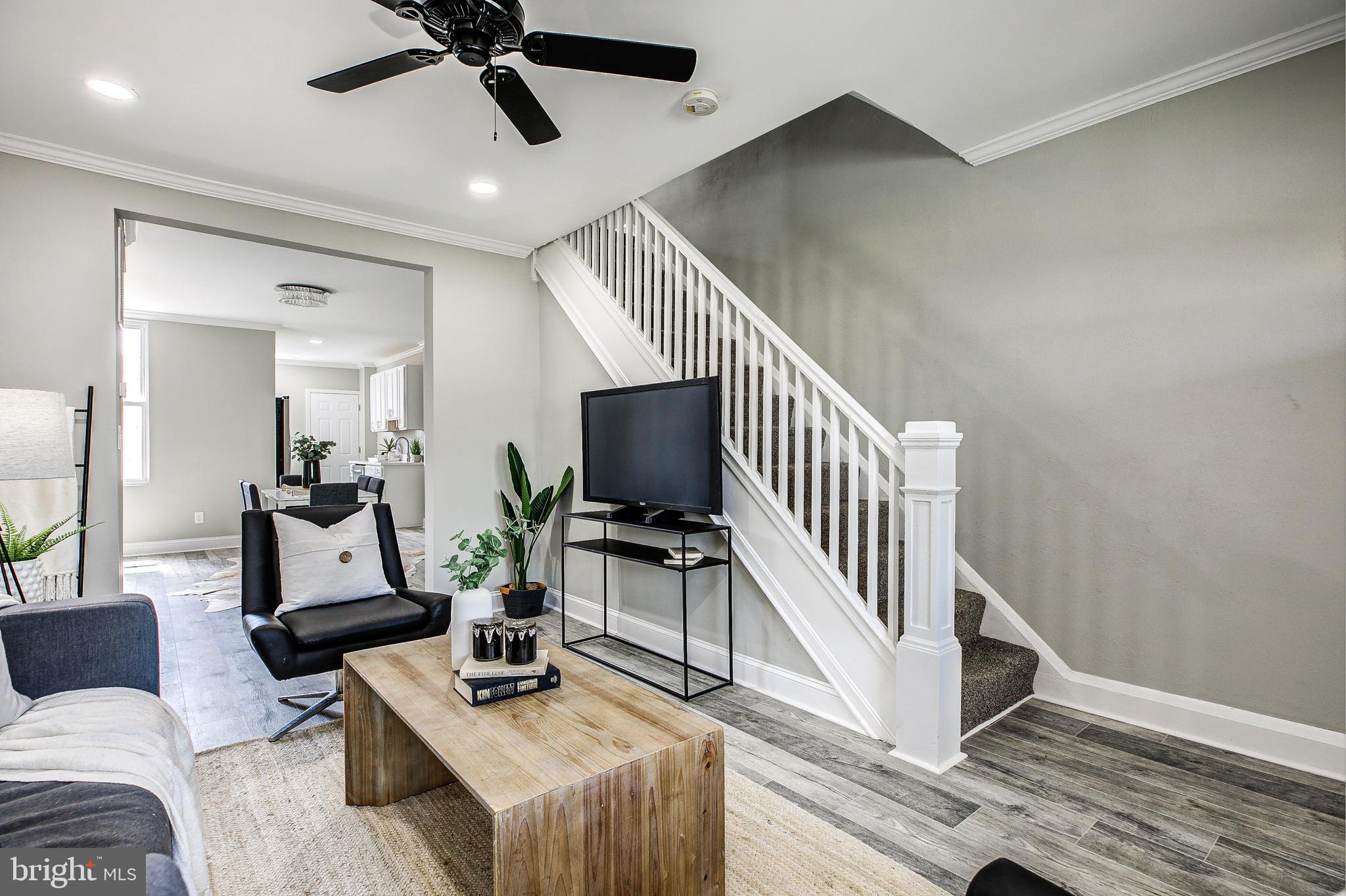 3809 Woodridge Road Baltimore, MD 21229 - Photo 8 of 41 Spacious LR