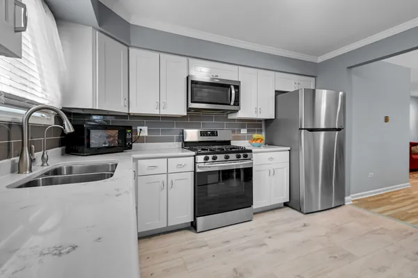 $229,900 | 5159 North East River Road, Unit 110E, Chicago, IL 60656