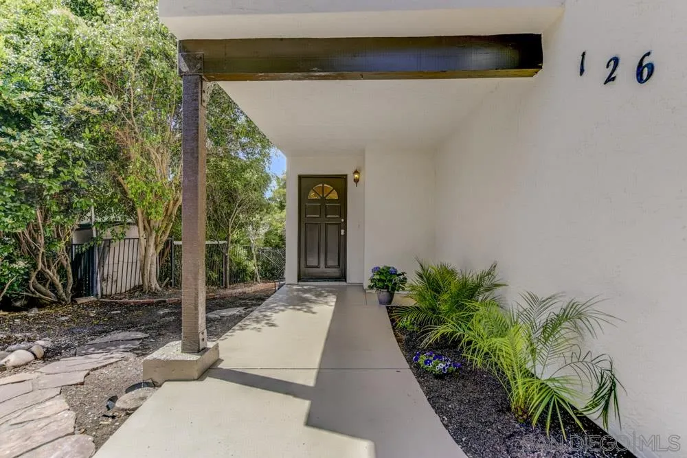 126 Knoll Road Vista, CA 92083 - Photo 2 of 16 Gallery Image 2