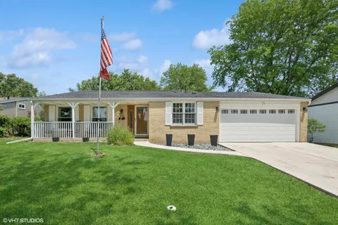 $419,000 | 516 West Weathersfield Way, Schaumburg, IL 60193
