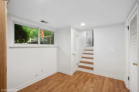 $419,000 | 516 West Weathersfield Way, Schaumburg, IL 60193