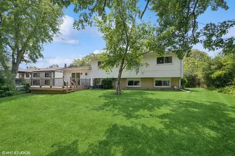 $419,000 | 516 West Weathersfield Way, Schaumburg, IL 60193