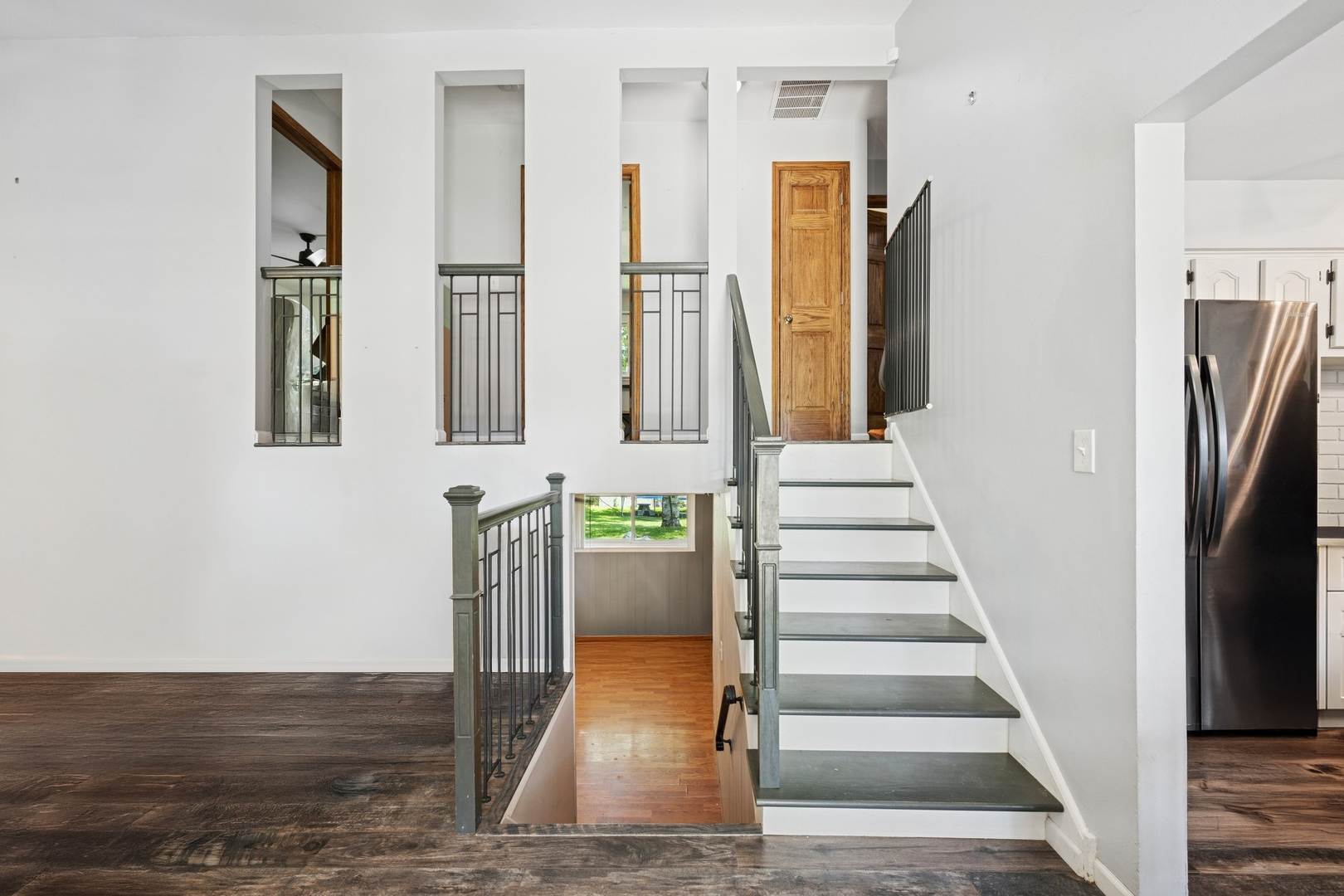 516 West Weathersfield Way Schaumburg, IL 60193 - Photo 2 of 21