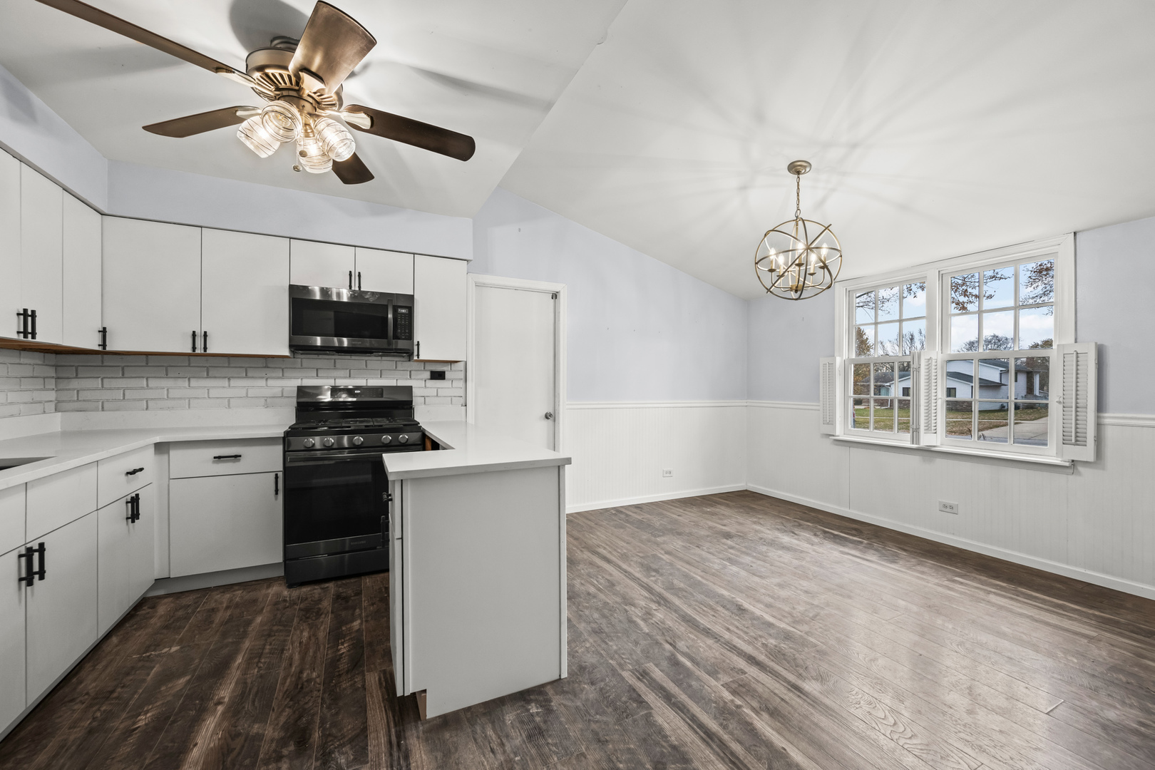 516 West Weathersfield Way Schaumburg, IL 60193 - Photo 4 of 21