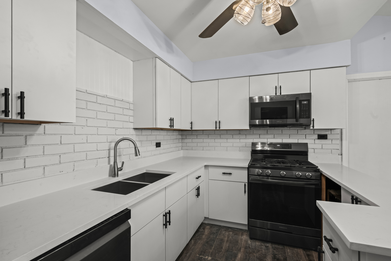 516 West Weathersfield Way Schaumburg, IL 60193 - Photo 6 of 21