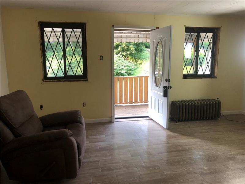 510 Agnew Road Pittsburgh, PA 15227 - Photo 4 of 25 Living Room.