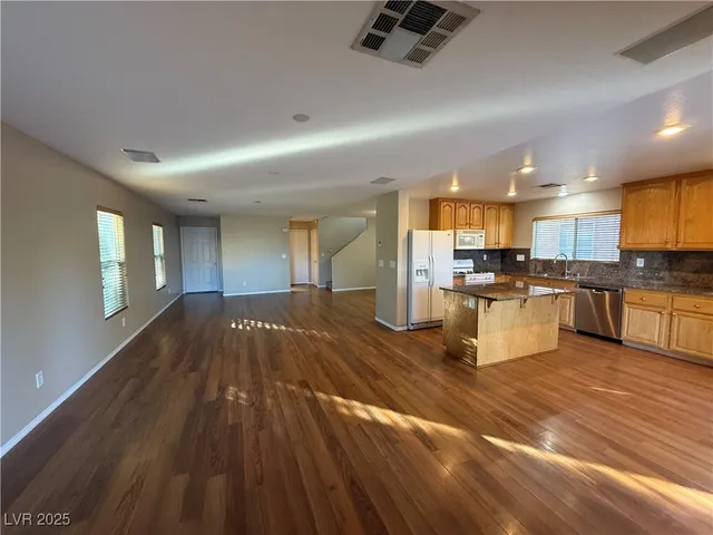 $2,000 | 6720 Boston Tea Street, Las Vegas, NV 89149