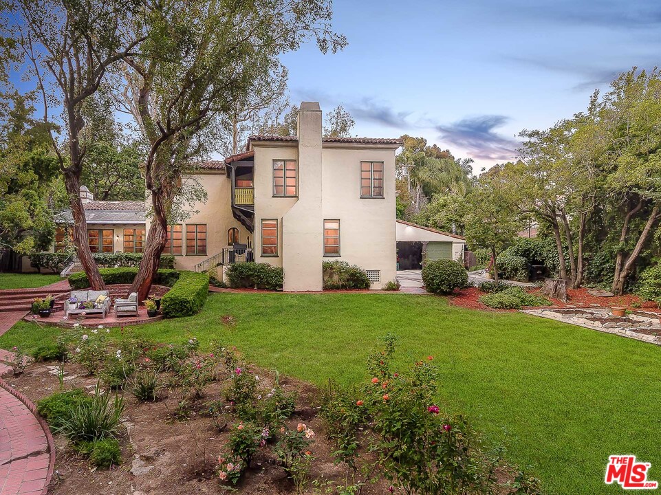 12730 Sunset Boulevard Los Angeles, CA 90049 - Photo 5 of 51 a view of a house with backyard and sitting area