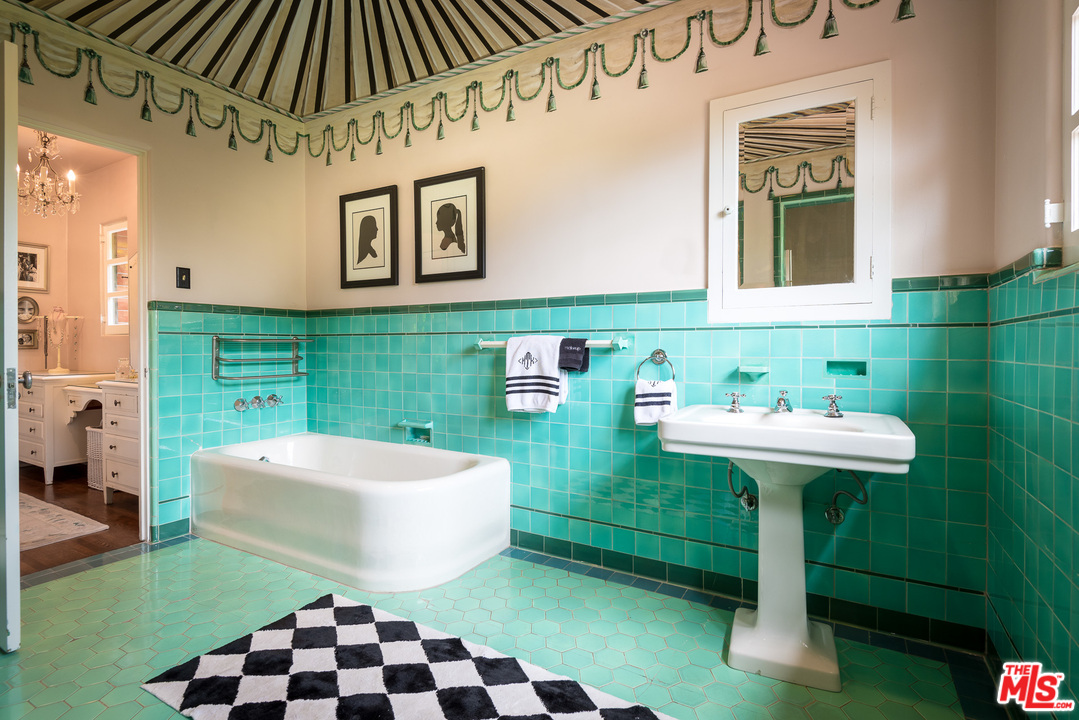 12730 Sunset Boulevard Los Angeles, CA 90049 - Photo 41 of 51 a bathroom with a sink a mirror and a bathtub