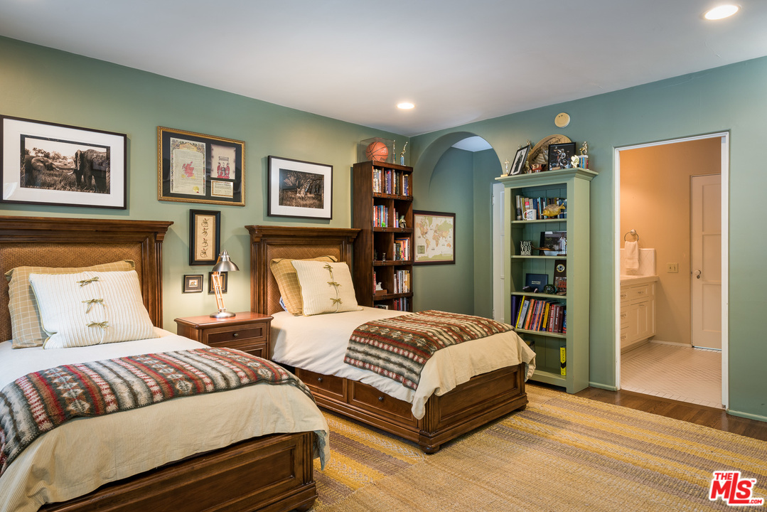 12730 Sunset Boulevard Los Angeles, CA 90049 - Photo 44 of 51 a bedroom with a large bed and a window