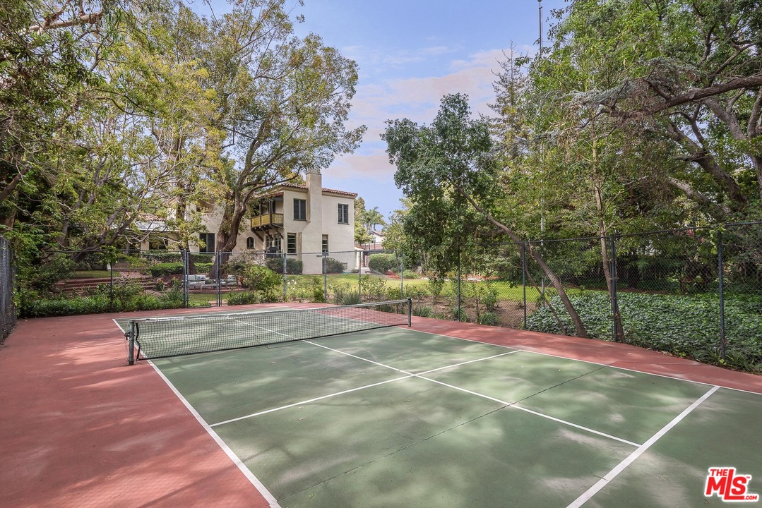 12730 Sunset Boulevard Los Angeles, CA 90049 - Photo 8 of 51 a view of a basketball court