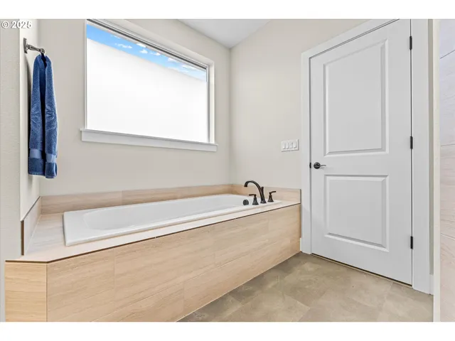 $799,000 | 8015 Northeast 172nd Avenue, Vancouver, WA 98682