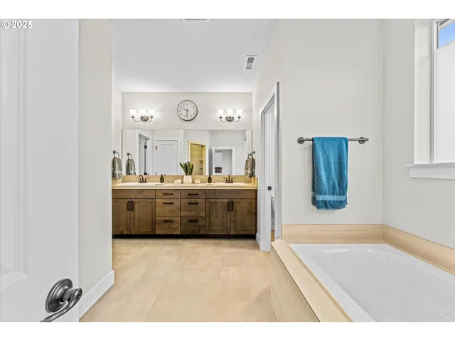 $799,000 | 8015 Northeast 172nd Avenue, Vancouver, WA 98682