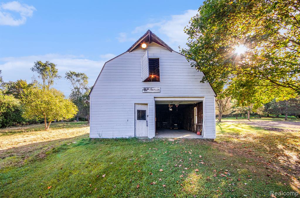 8344 Ellis Road Clarkston, MI 48348 - Photo 11 of 32