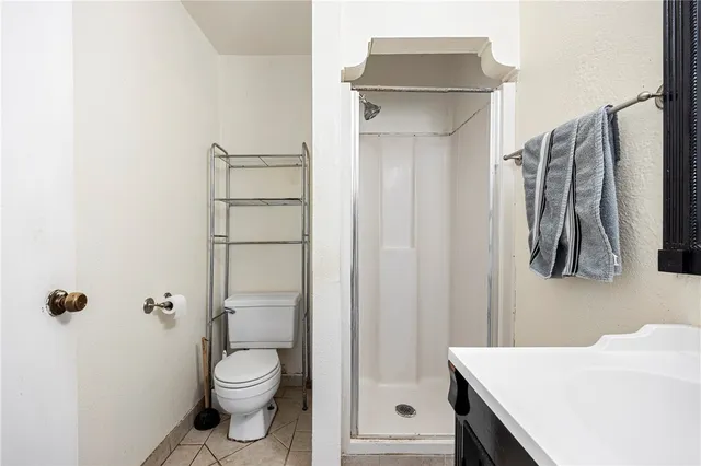 a bathroom with a toilet and a shower