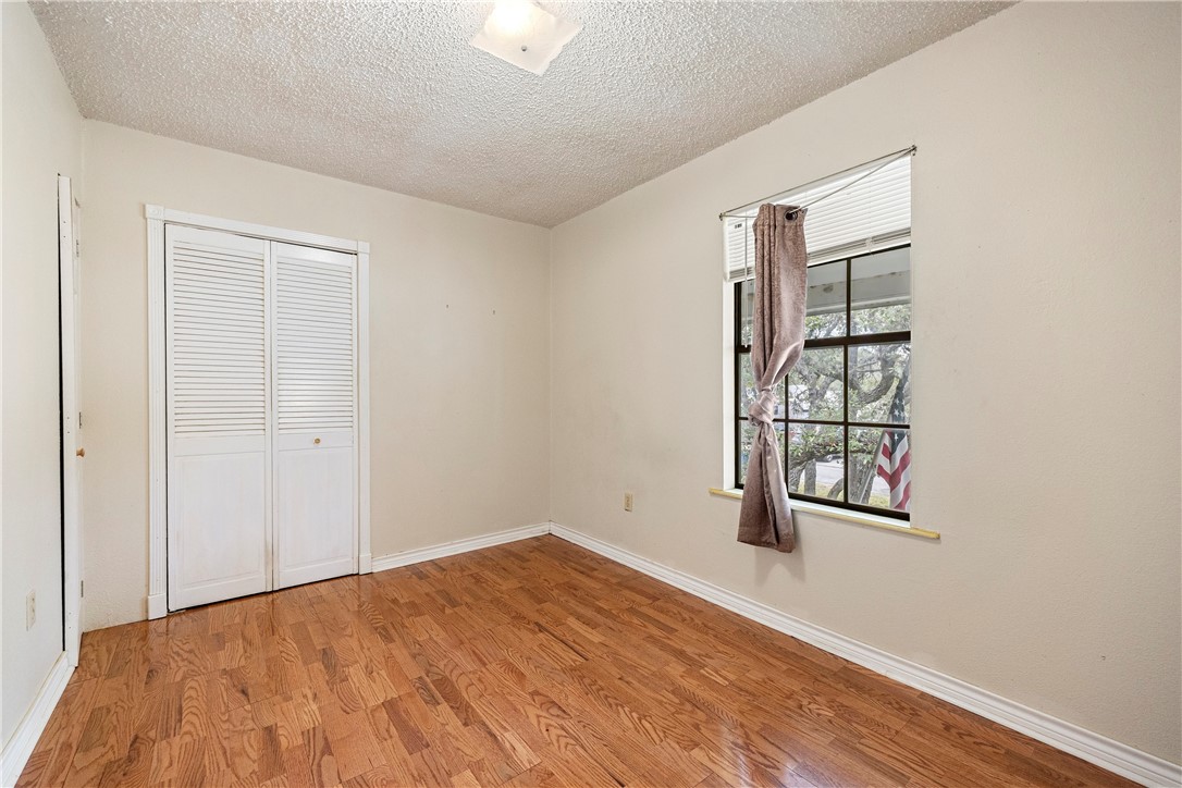 3087 Lenore Avenue Ingleside, TX 78362 - Photo 6 of 29 an empty room with windows