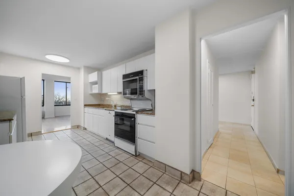 $3,375 | 300 Winston Drive, Unit 109, Cliffside Park, NJ 07010