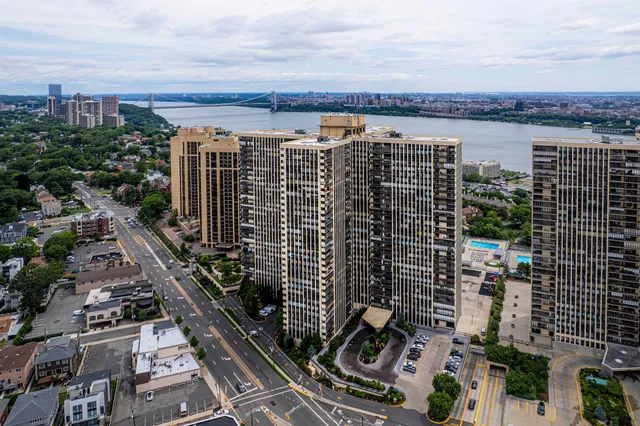 $3,300 | 300 Winston Drive, Unit 109, Cliffside Park, NJ 07010