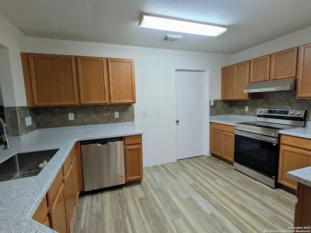 $1,695 | 16216 Ike Lane, Selma, TX 78154