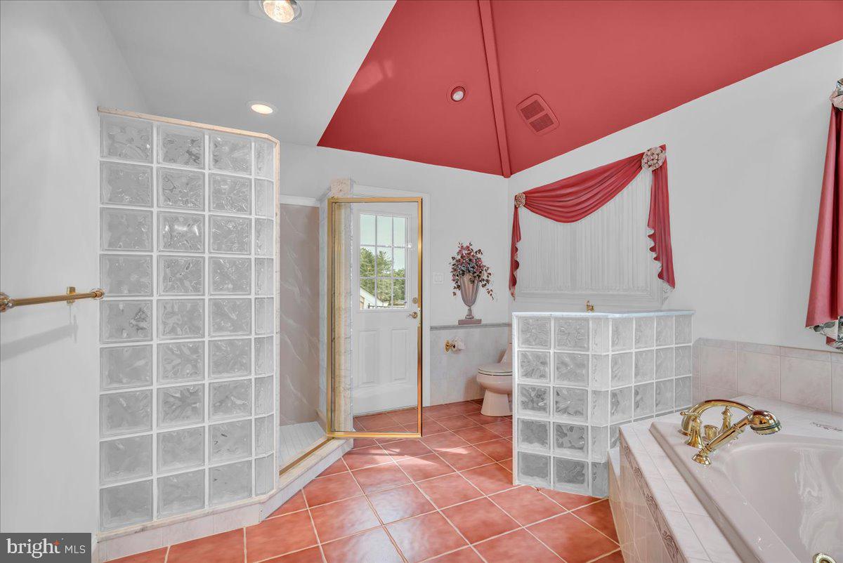 735 Hartford Road Moorestown, NJ 08057 - Photo 28 of 36 Primary Bath w Terrace Access