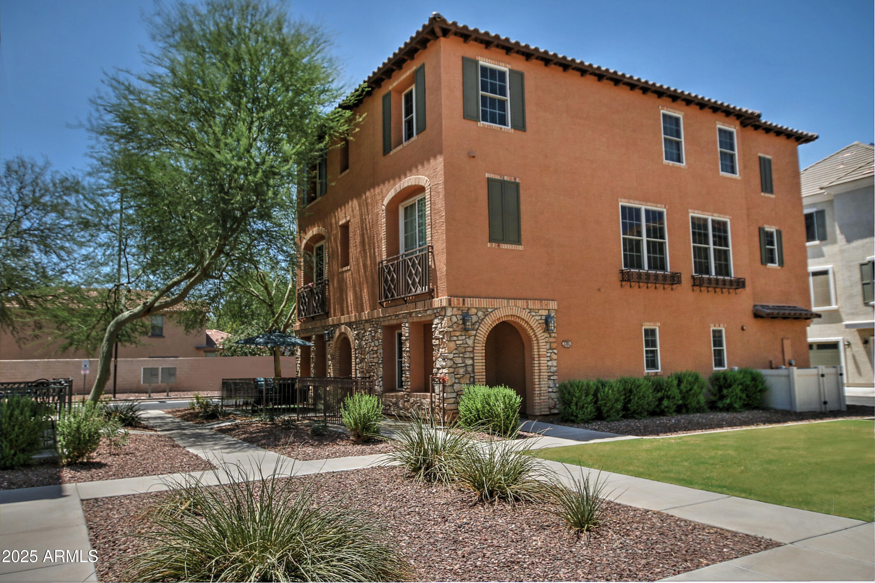 2785 South Alpine Drive Gilbert, AZ 85295 - Photo 3 of 31 a front view of a house with garden