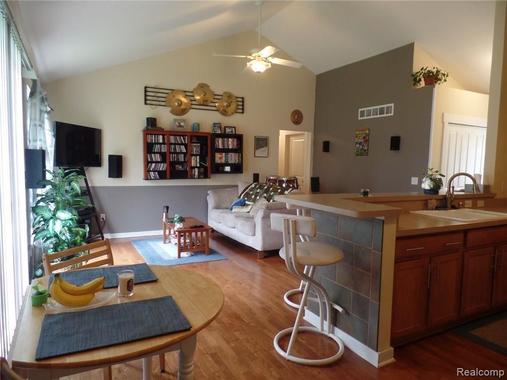 220 South Center Road Grand Blanc, MI 48439 - Photo 5 of 36 SAM_1642.JPG