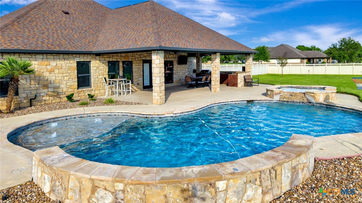121 Spring Ridge Drive Victoria, TX 77904 - Photo 5 of 14