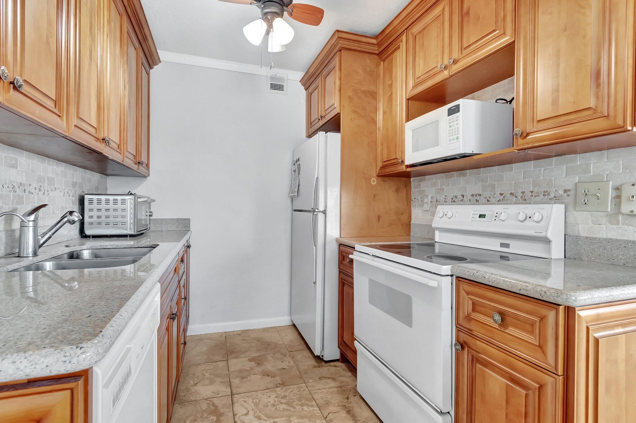 4018 Cornwall Drive Boca Raton, FL 33434 - Photo 10 of 84 24-web-or-mls-DSC_2997