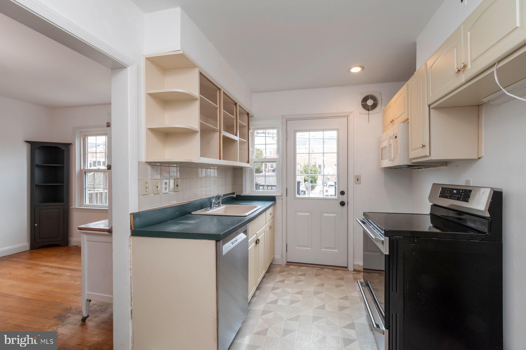 8125 Pleasant Plains Road Baltimore, MD 21286 - Photo 8 of 23 Gallery Image 8