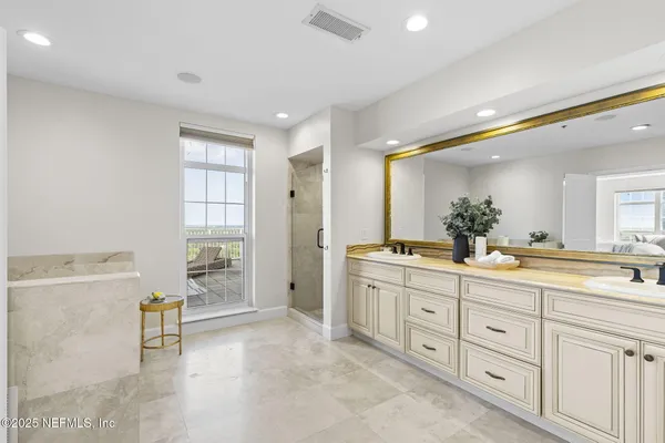 $995,000 | 400 East Bay Street, Unit PH8, Jacksonville, FL 32202