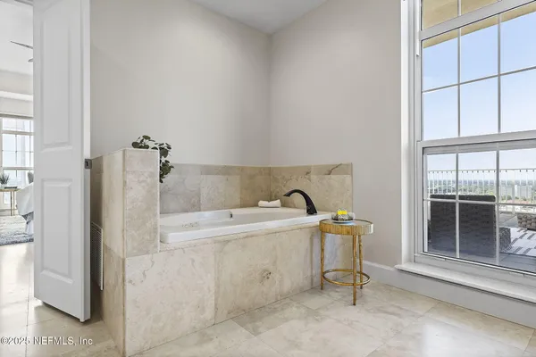 $995,000 | 400 East Bay Street, Unit PH8, Jacksonville, FL 32202