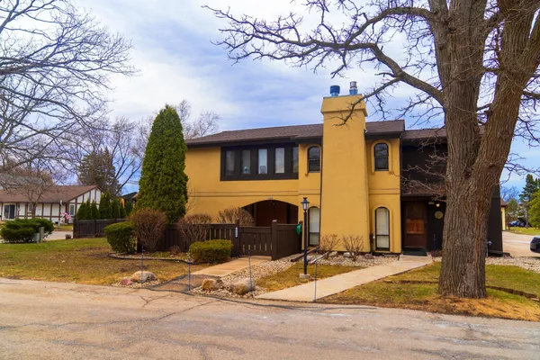 $269,900 | 5266 Somerset Lane South, Greenfield, WI 53221