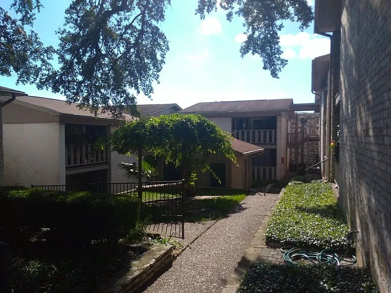 1304 Summit Street, Unit 208 Austin, TX 78741 - Photo 15 of 18