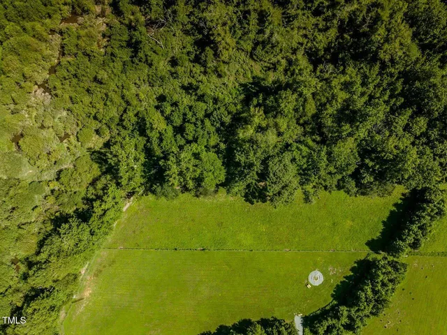 a view of a back yard of the green space