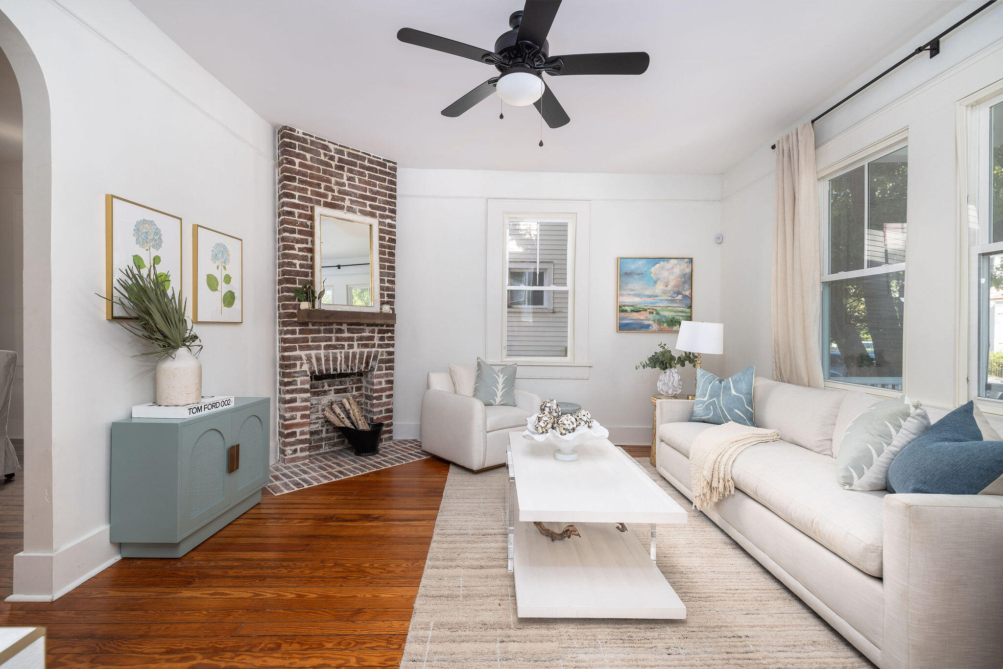 21 Cleveland Street Charleston, SC 29403 - Photo 9 of 53 Living Room