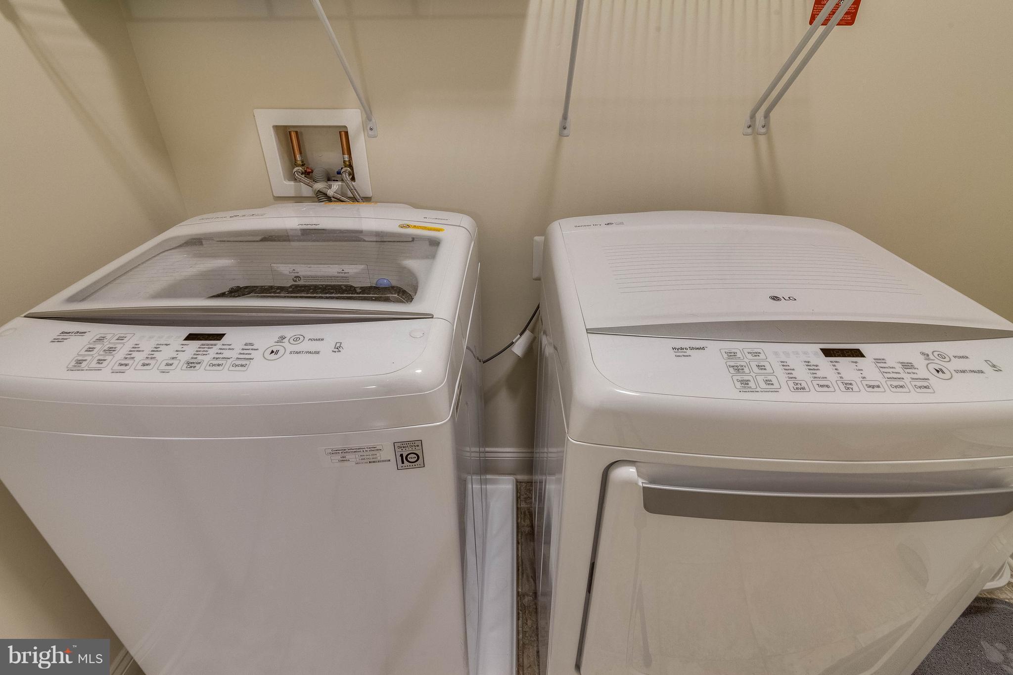 22563 Windsor Locks Square Ashburn, VA 20148 - Photo 23 of 30 Large Laundry Room w/Tub on Bedroom Level