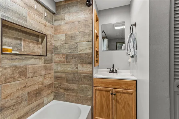$359,900 | 704 Helene Street, Shorewood, IL 60404