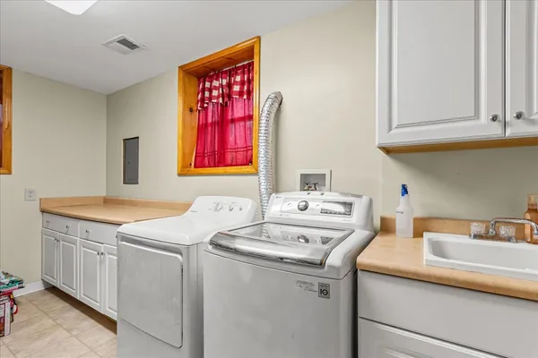 $359,900 | 704 Helene Street, Shorewood, IL 60404