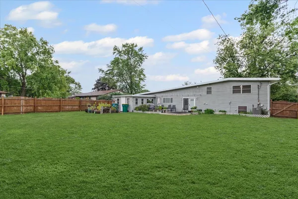 $359,900 | 704 Helene Street, Shorewood, IL 60404