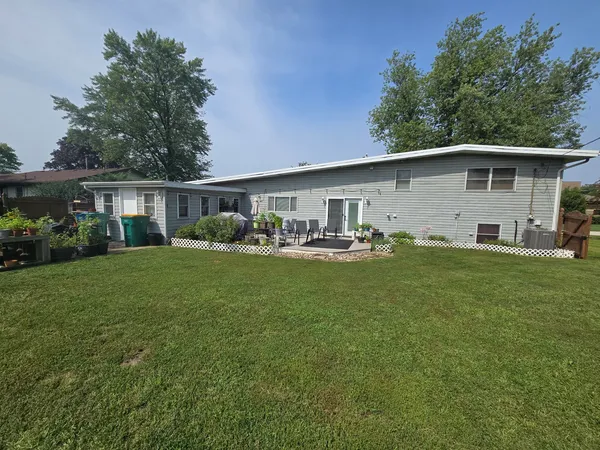 $359,900 | 704 Helene Street, Shorewood, IL 60404
