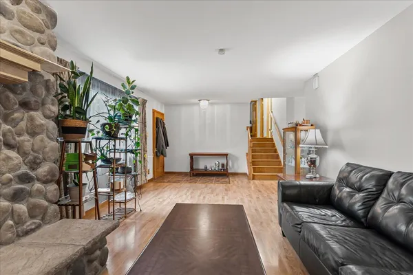 $359,900 | 704 Helene Street, Shorewood, IL 60404