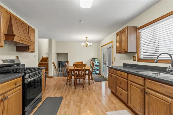 $359,900 | 704 Helene Street, Shorewood, IL 60404