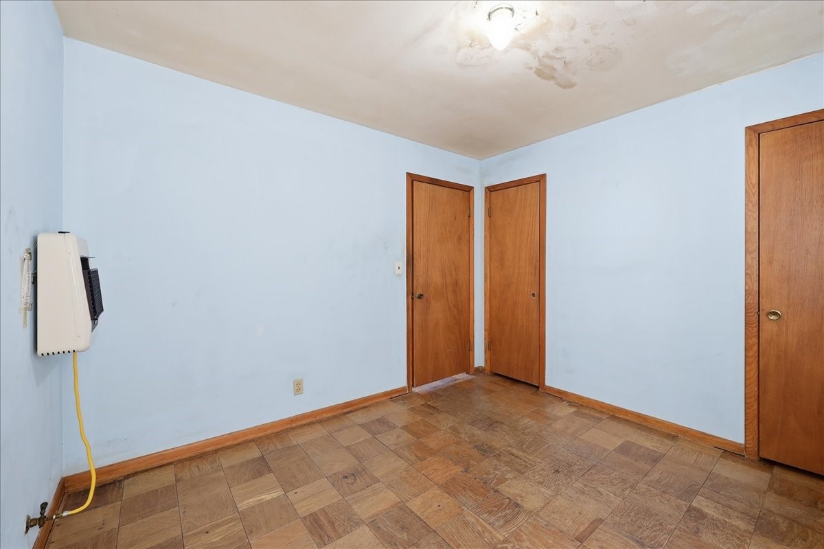 1709 West Robin Avenue Orange, TX 77632 - Photo 13 of 24 a view of an empty room