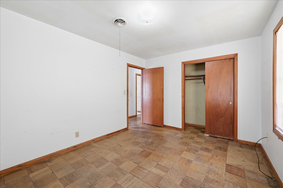 1709 West Robin Avenue Orange, TX 77632 - Photo 18 of 24 a view of an empty room