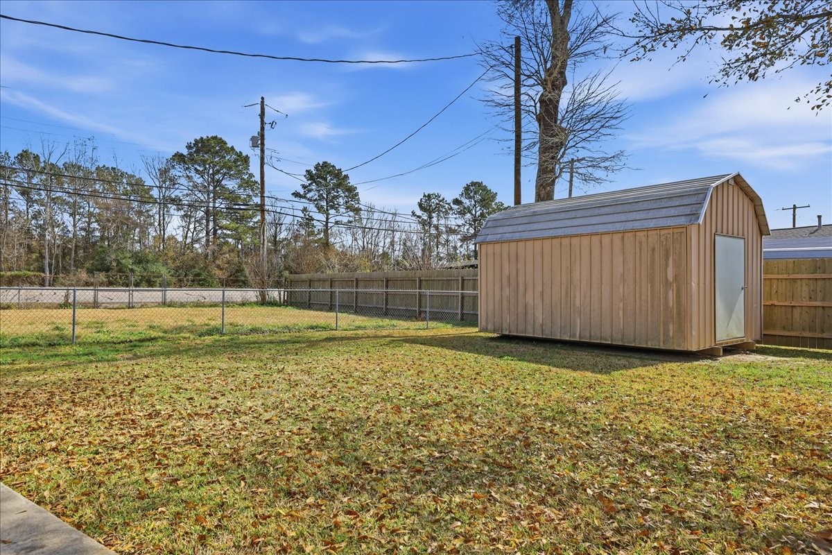 1709 West Robin Avenue Orange, TX 77632 - Photo 21 of 24 a view of a backyard